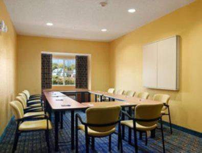 Microtel Inn & Suites Dickson City Ανέσεις φωτογραφία